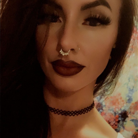 Meet your Posher, Cassandra - Picture 1 of 1